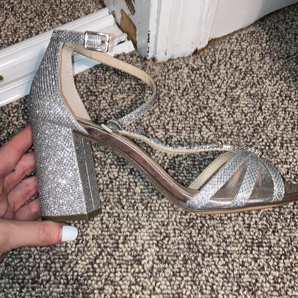 Silver heels - Picture 4 of 5